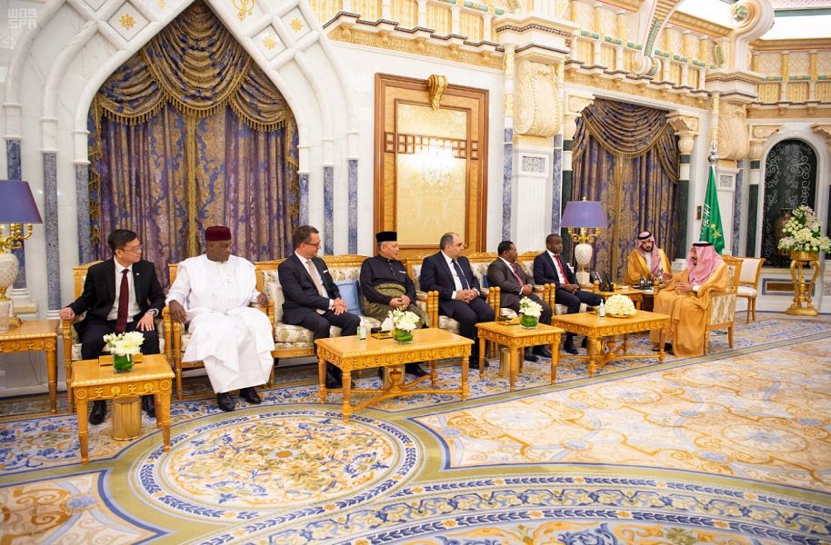 خادم الحرمين الشريفين يتسلم أوراق اعتماد عدد من سفراء الدول الشقيقة والصديقة