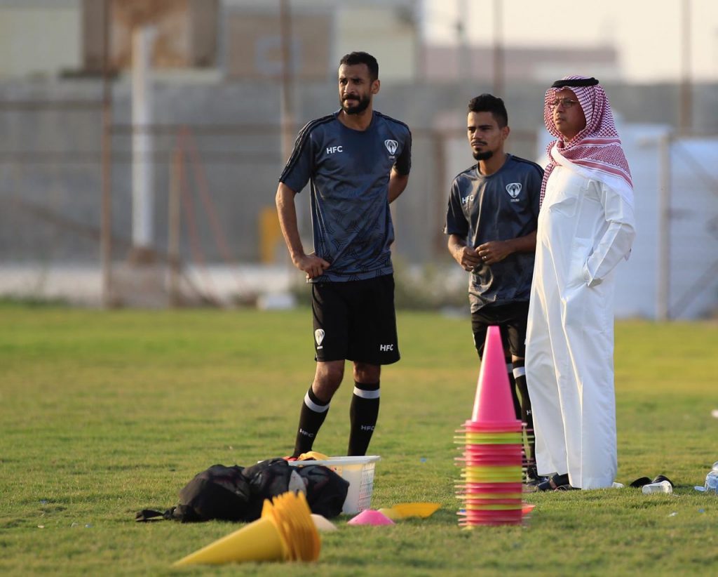 العياري ..يقسم لاعبي هجر إلى مجموعتين العياري ..يقسم لاعبي هجر إلى مجموعتين