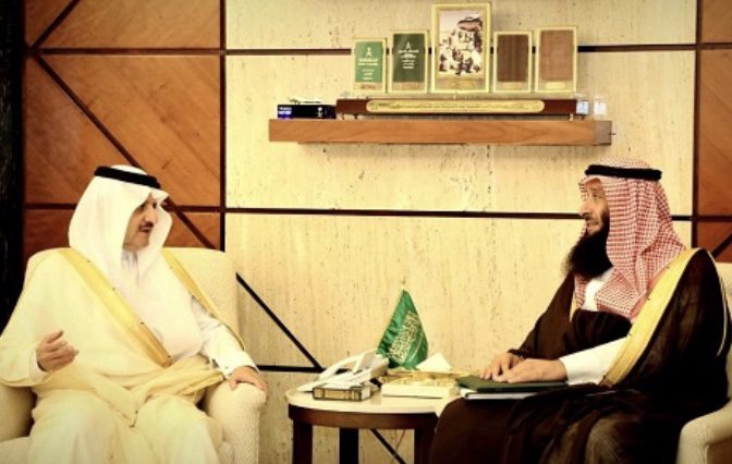 أمير الشرقية يلتقي مدير عام البريد بالمنطقة