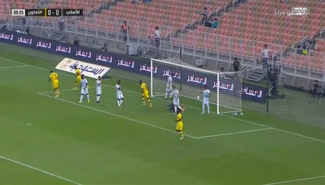 الأهلي يقلب الطاولة على التعاون و يصعد للوصافة مؤقتاً