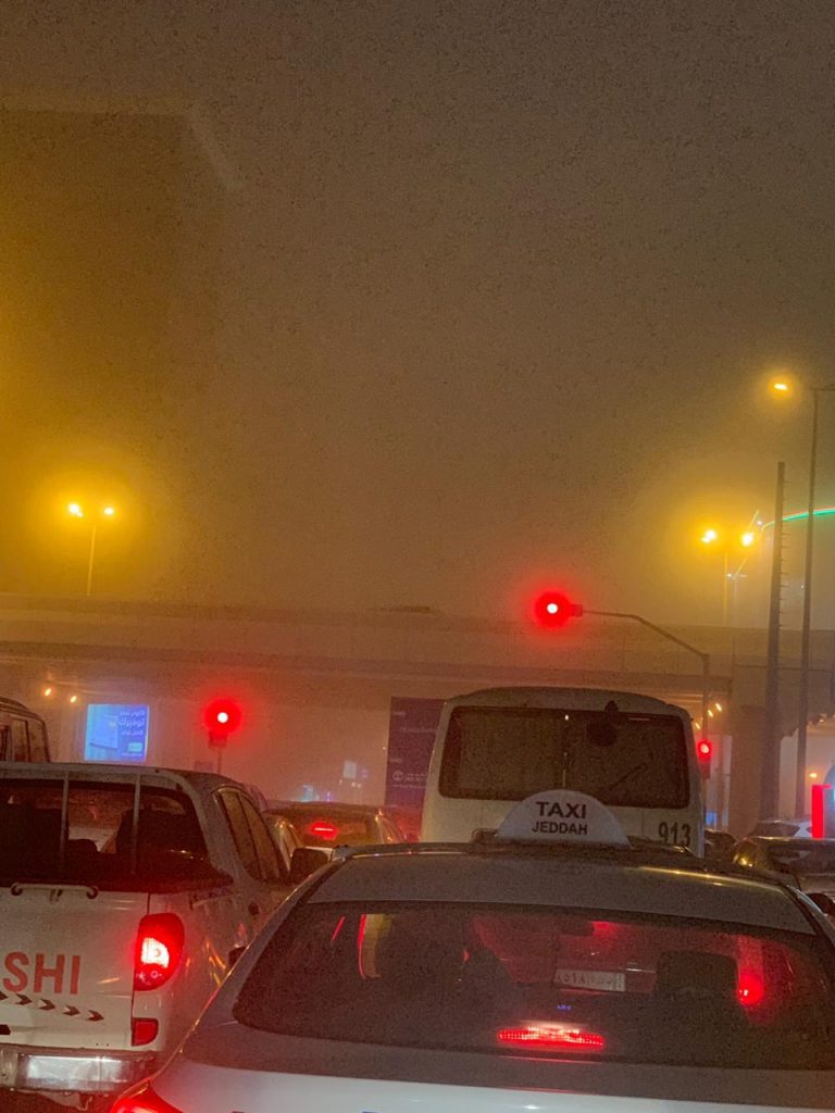 موجة غبار تضرب جدة.. و”الهلال الأحمر” يحذر موجة غبار تضرب جدة.. و”الهلال الأحمر” يحذر