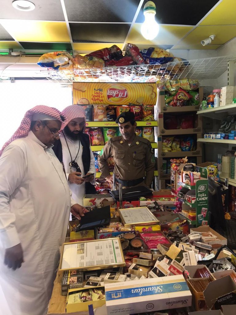 صحة مكة وبالتعاون مع الجهات المختصة تضبط كميات كبيرة من مادة الشمّة والدخان المستورد صحة مكة وبالتعاون مع الجهات المختصة تضبط كميات كبيرة من مادة الشمّة والدخان المستورد