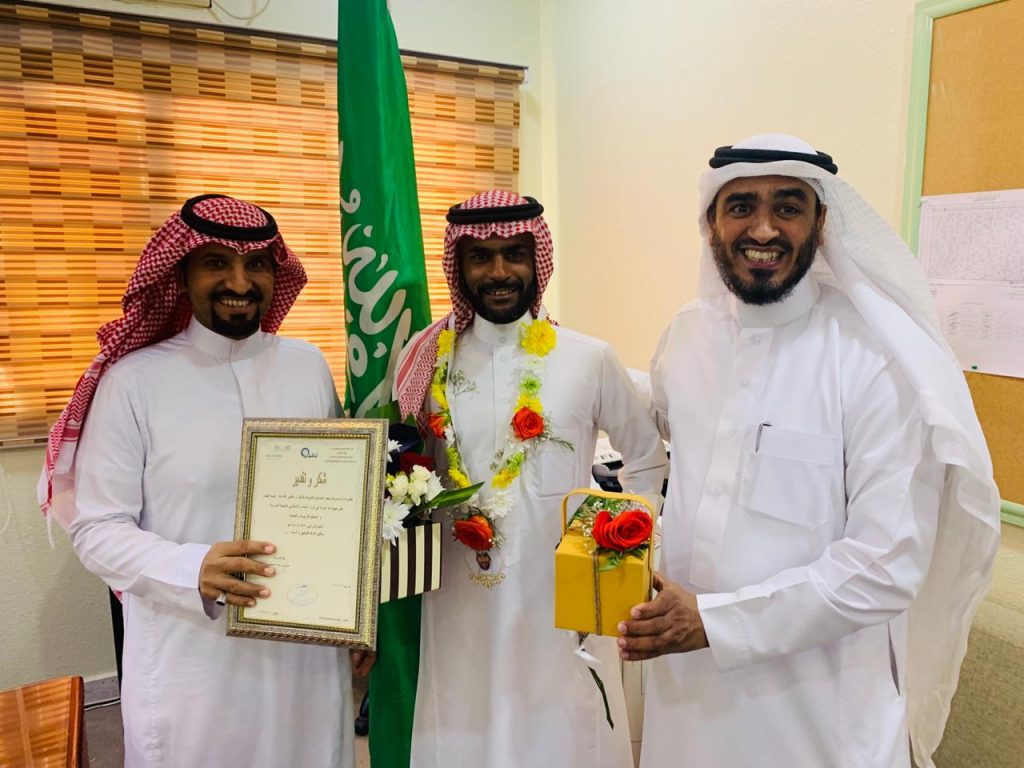” النجار ” يحصل على جائزة التميز في ثانوية الحرمين بالهفوف