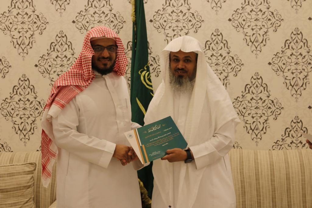 الشيخ الثبيتي يلتقي ويكرم الفائزين بمسابقة الأمن الفكري