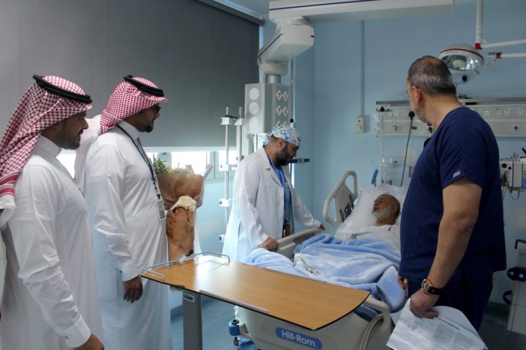 إنقاذ سائح بريطاني من جلطة قلبية حادة بمركز القلب بالمدينة المنورة إنقاذ سائح بريطاني من جلطة قلبية حادة بمركز القلب بالمدينة المنورة