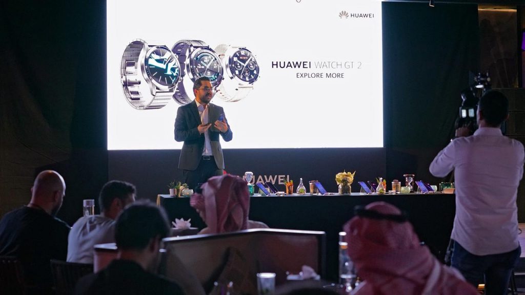 أحدث الهواتف الذكية من هواوي أصبح متوفراً مع خمسة كاميرات معززة بالذكاء الاصطناعي وأداء استثنائي