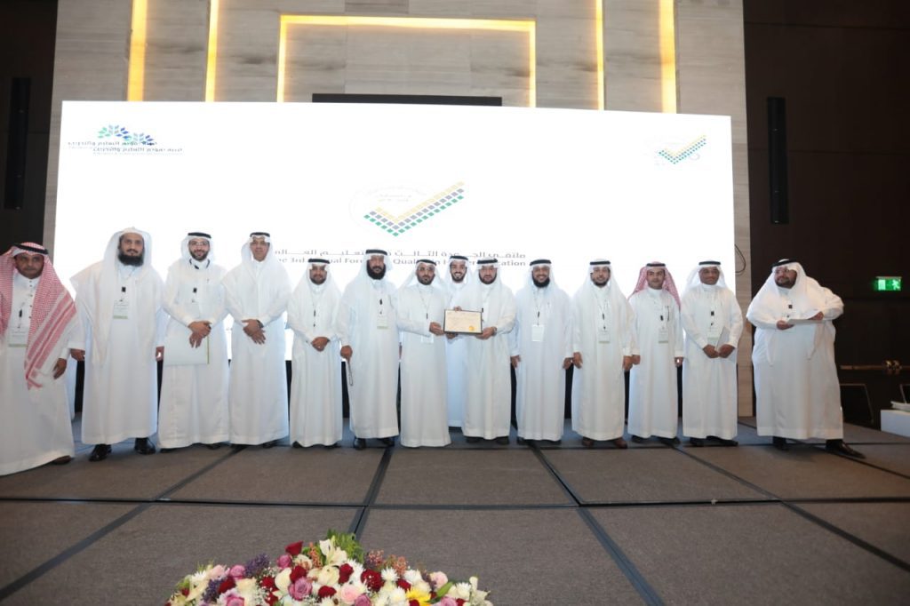 جامعة طيبة توقع عقدا مع المركز الوطني لتنفيذ 21 برنامجا اكاديما جامعة طيبة توقع عقدا مع المركز الوطني لتنفيذ 21 برنامجا اكاديما