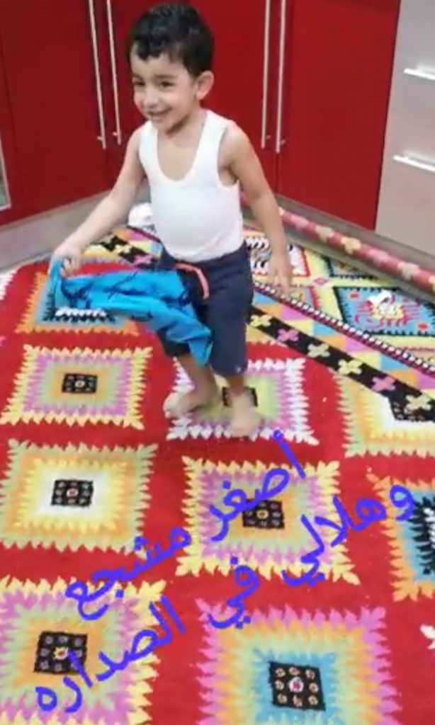 اصغر طفل هلالي يتغنى بالزعيم ويردد عبارة “هلالي في الصدارة” اصغر طفل هلالي يتغنى بالزعيم ويردد عبارة “هلالي في الصدارة”