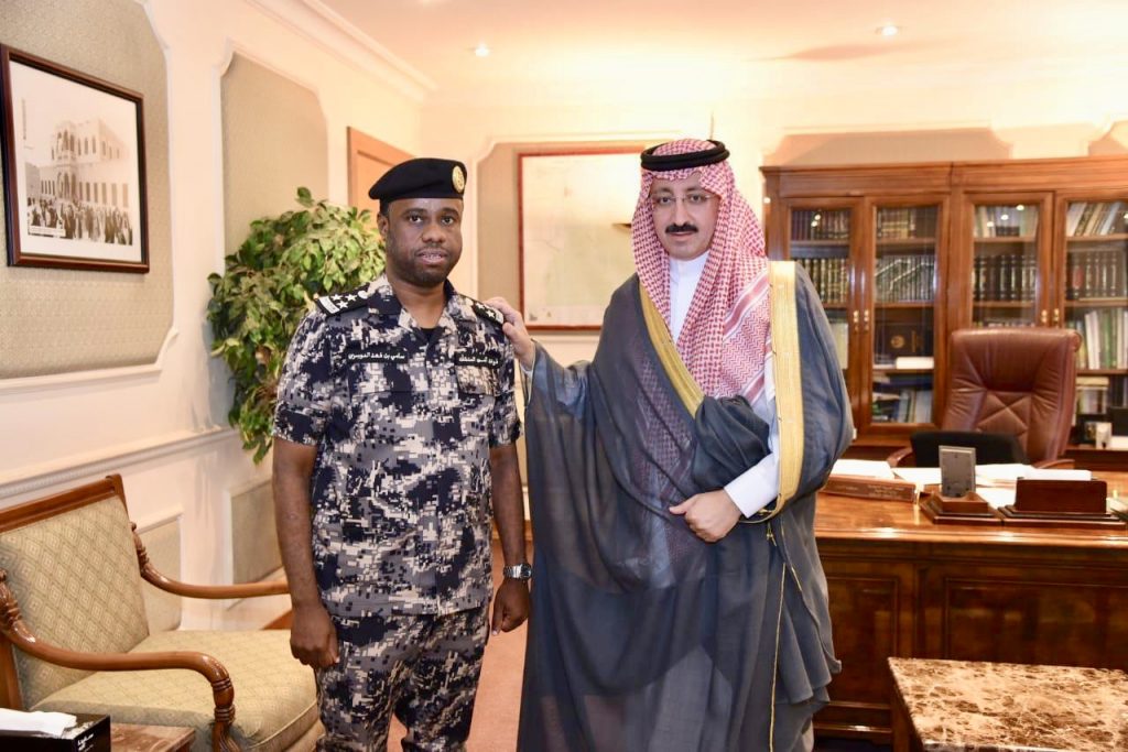 سمو الأمير بدر بن جلوي يقلد الدوسري رتبته الجديدة سمو الأمير بدر بن جلوي يقلد الدوسري رتبته الجديدة