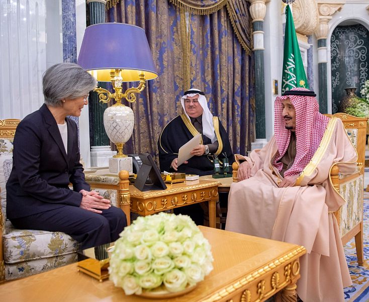 خادم الحرمين الشريفين يستقبل وزيرة الشؤون الخارجية بجمهورية كوريا الجنوبية