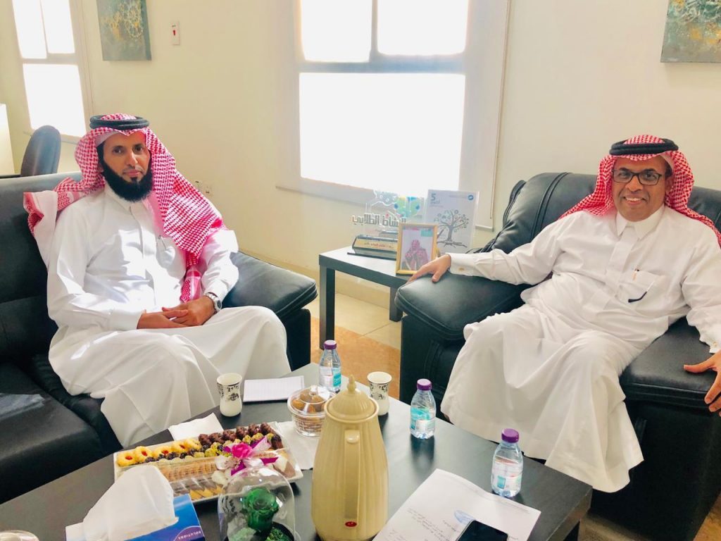 القحطاني يباشر مهام عمله مديرًا لتعليم الخبر‬