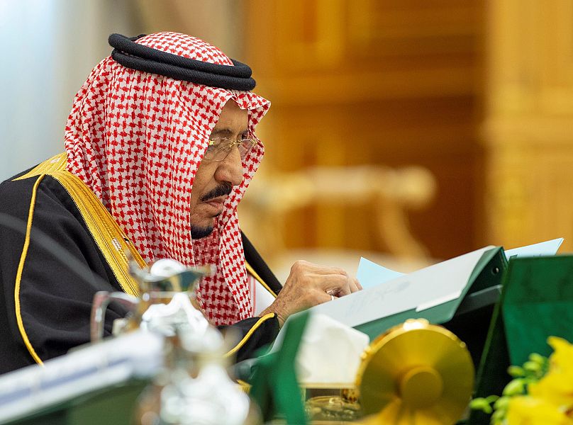 خادم الحرمين الشريفين يرأس جلسة مجلس الوزراء