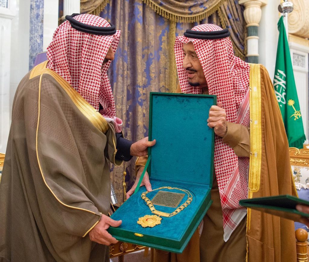 *رئيس الهلال الأحمر يشيد بحصول خادم الحرمين على قلادة أبي بكر الصديق تقديرًا لجهوده الدبلوماسية والإنسانية*