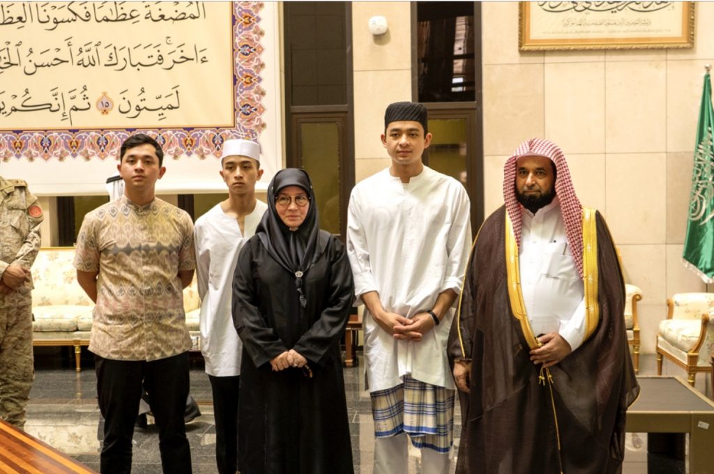 حرم جلالة ملك ماليزيا في ضيافة مجمع الملك فهد لطباعة المصحف الشريف