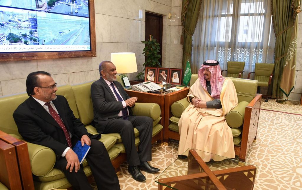 أمير منطقة الرياض يستقبل سفير جمهورية سيرلانكا لدى المملكة   
