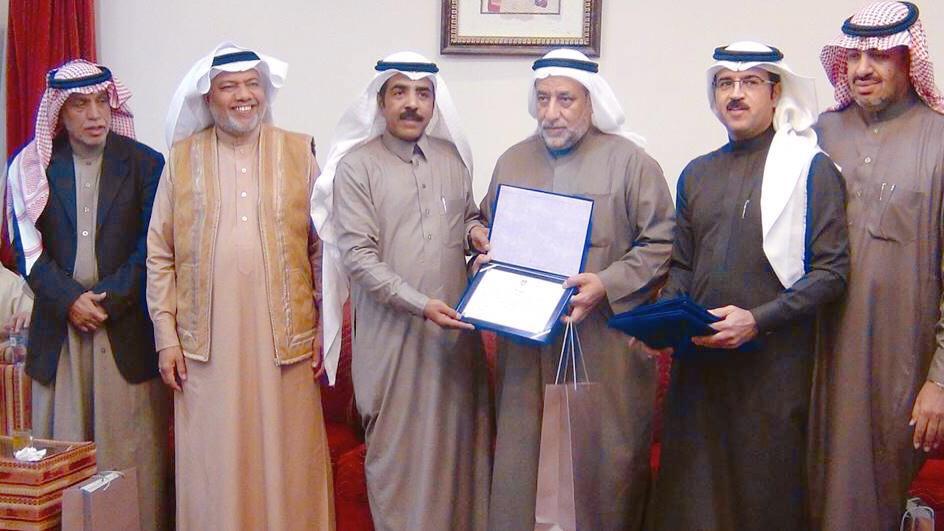 بريد الطرف والجفر بالأحساء يكرمون متقاعد البريد