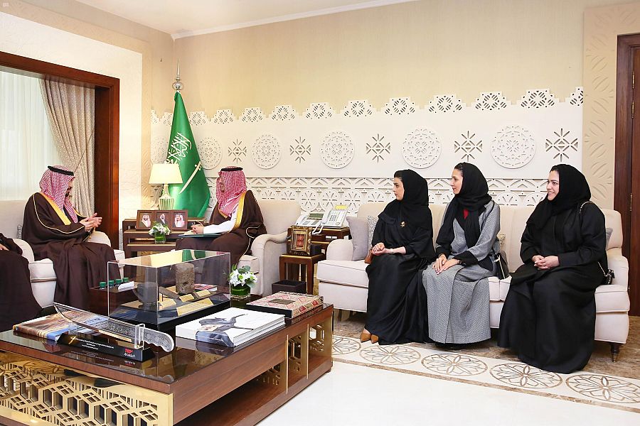 نائب أمير الشرقية يستقبل مجلس خريجي مدارس الظهران الأهلية