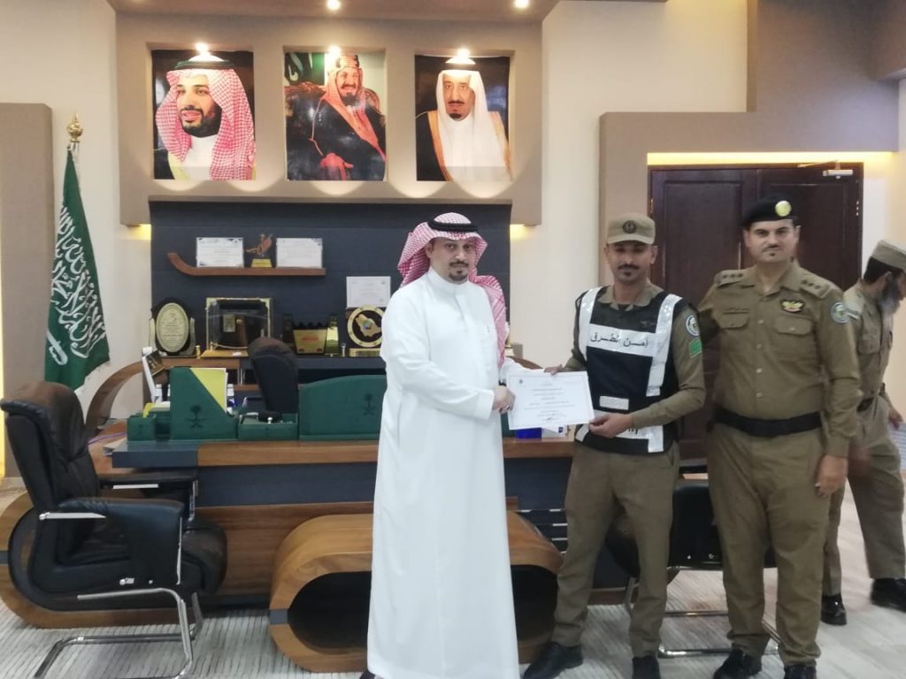 محافظ أحد المسارحة يكرم المشاركين بحملة “أمنكم وسلامتكم هدفنا” بمركز دوريات أمن الطرق