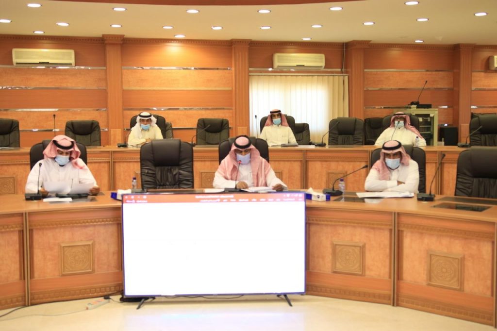 البليهد يتراس الاجتماع الثاني للجنة الاستعداد للعام الدراسي ١٤٤٢ هـ