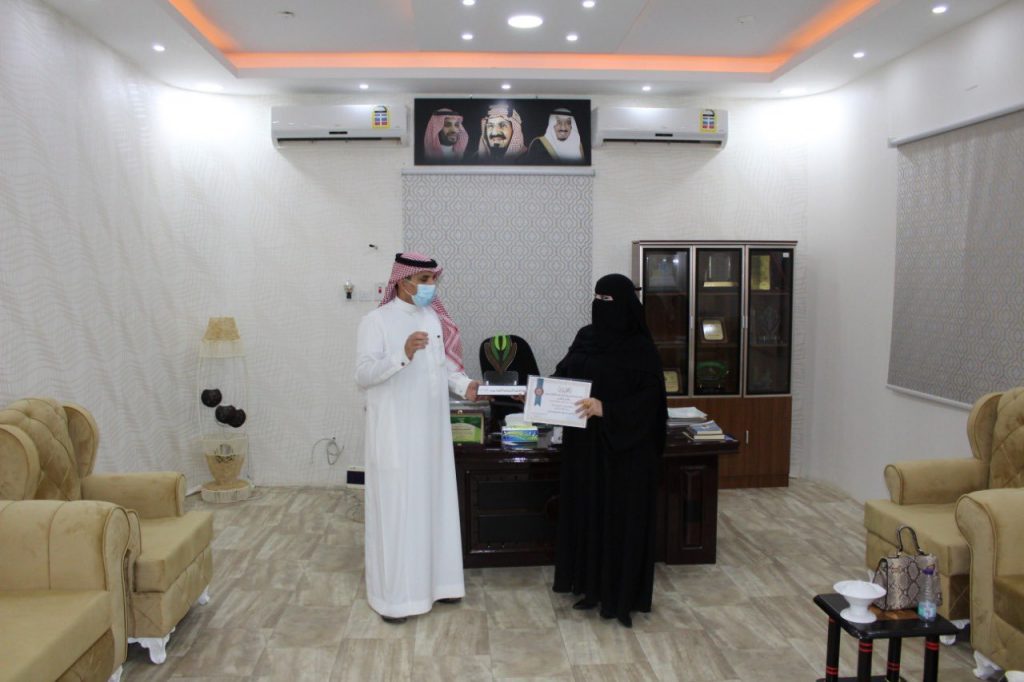 لجنة التنمية بالشمالية تكرم سيدة الأعمال سناء الملحم لجنة التنمية بالشمالية تكرم سيدة الأعمال سناء الملحم