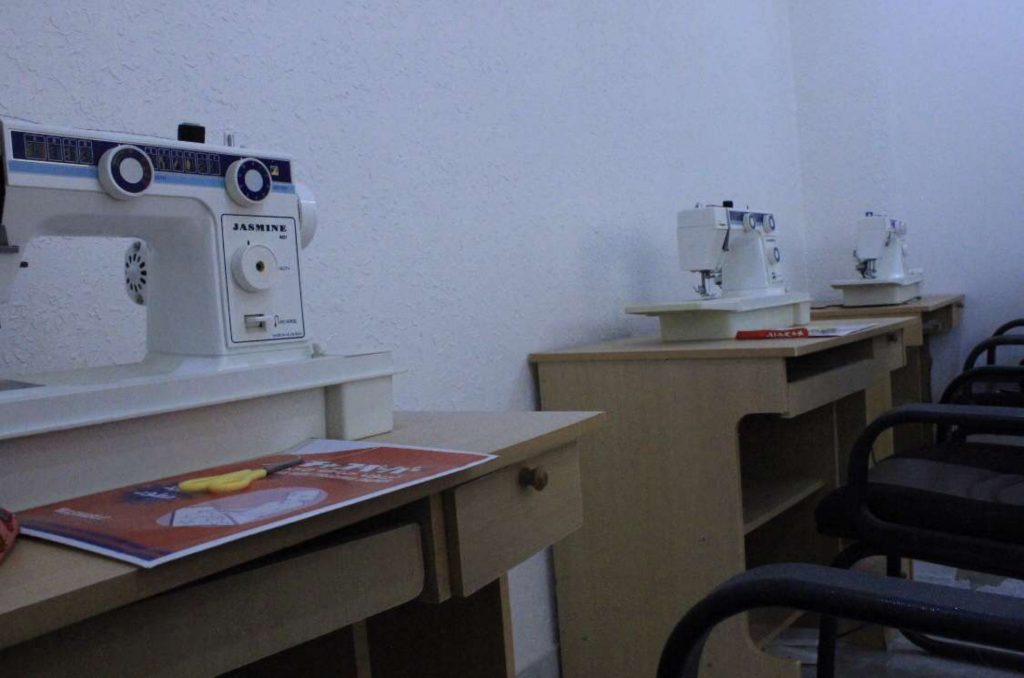 الإسكان التنموي وجمعيه البر بمحافظة الحناكية يطلقان مبادرة “صناعة الكمامات”