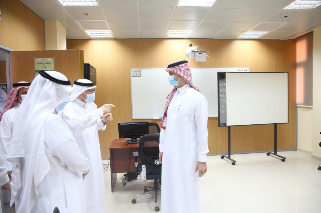 الدكتور الشايع يطلع على منجزات وبرامج العمادات المساندة ويؤكد على تعميق مفاهيم الجودة بكل مفاصل العمل