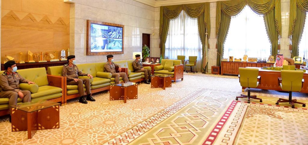سمو “أمير الرياض” يقلد عدداً من الضباط رتبة لواء سمو “أمير الرياض” يقلد عدداً من الضباط رتبة لواء