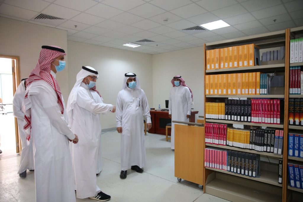 رئيس جامعة الجوف يتفقد مقر السنة الأولى المشتركة وكليتي الهندسة وعلوم الحاسب والمعلومات ومعامل الهندسة