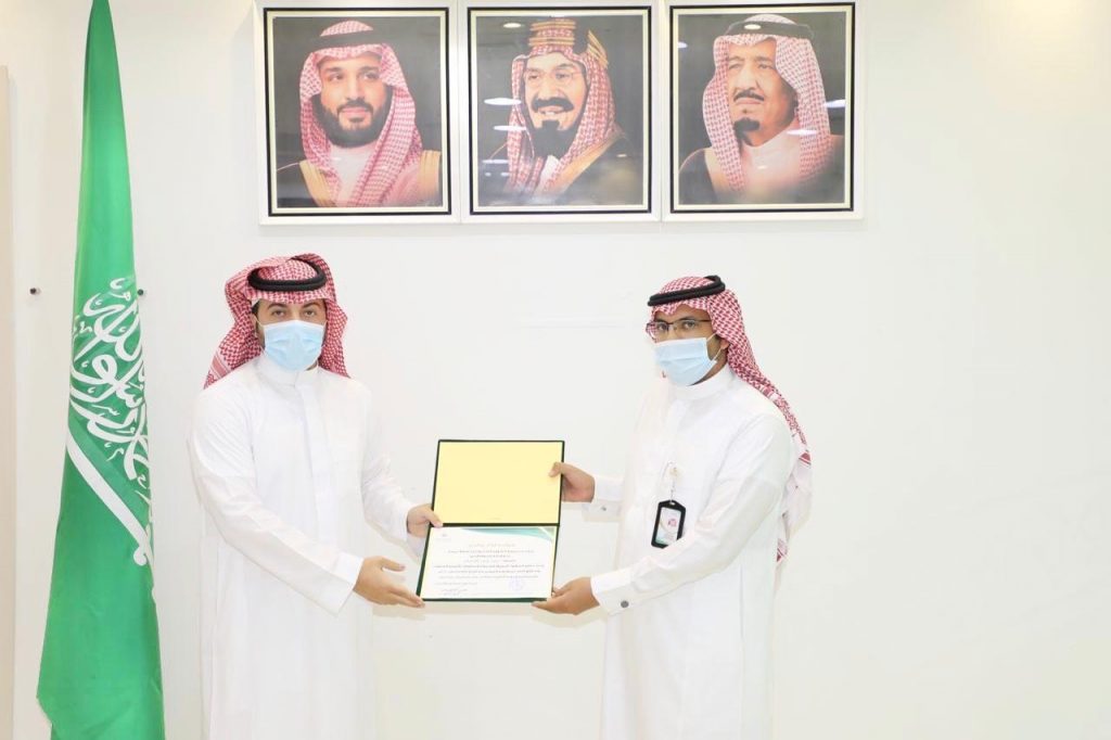 “صحة بيشة” تكرم مدير مستشفى الولادة والأطفال بالمحافظة “صحة بيشة” تكرم مدير مستشفى الولادة والأطفال بالمحافظة