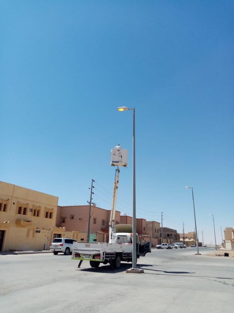 بلدية رفحاء تشرع في صيانة خطوط وكشافات الإنارة في الملاعب الرياضية والساحات البلدية بلدية رفحاء تشرع في صيانة خطوط وكشافات الإنارة في الملاعب الرياضية والساحات البلدية