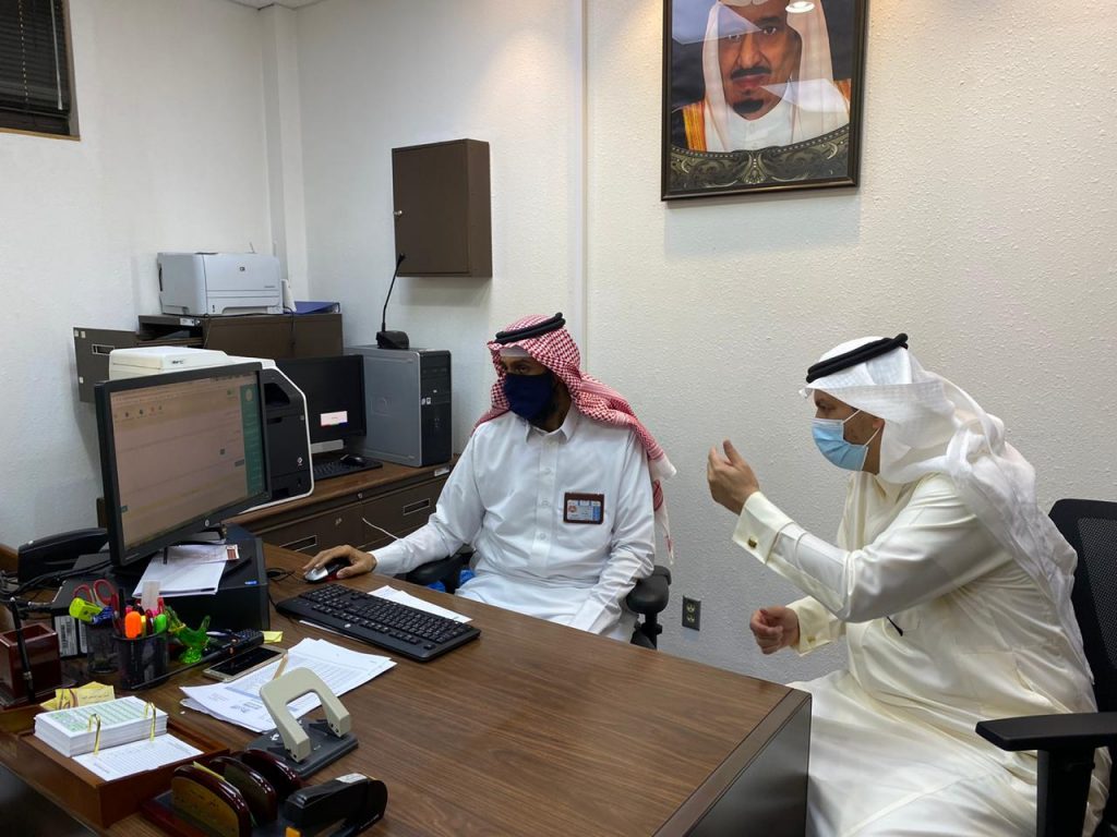مدير تعليم الأحساء يزور ابتدائية الأمير محمد بن فهد تزامناً مع بدء العام الدراسي ١٤٤٢ھ