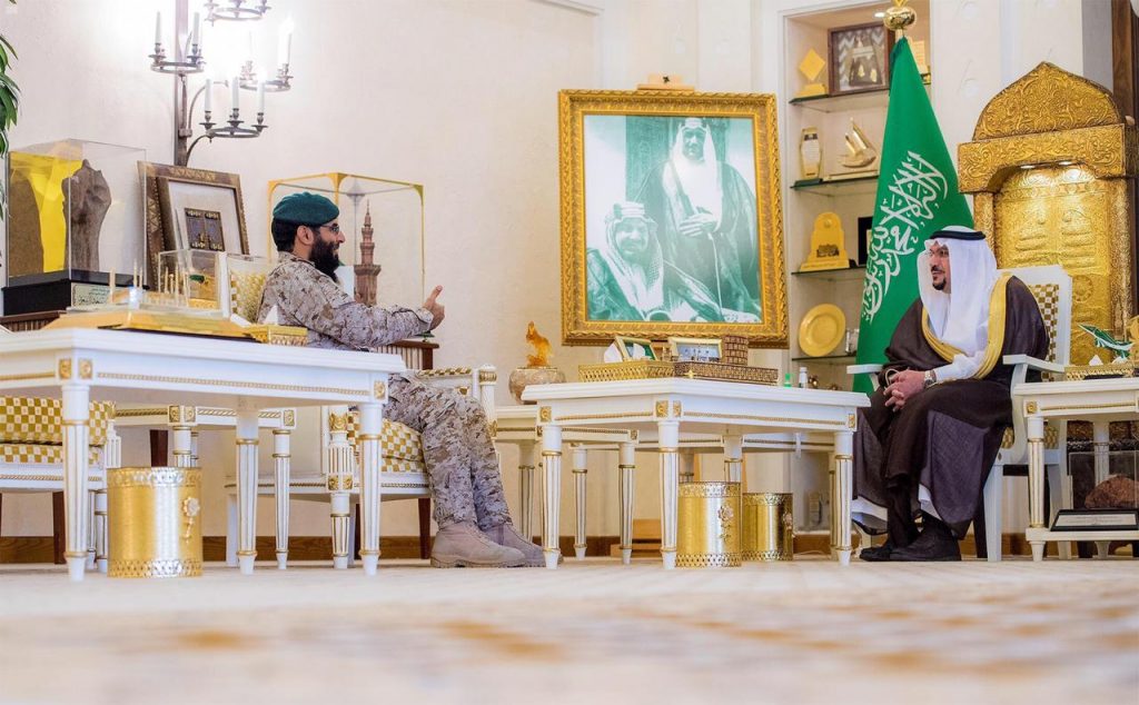 سمو الأمير فيصل بن مشعل يستقبل قائد معهد طيران القوات البرية بالقصيم بمناسبة تعيينه