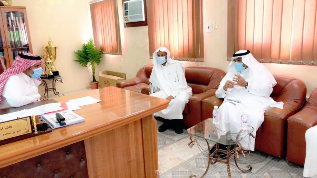 مدير عام تعليم مكّة تُابع تفعيل المنصات التعليمية عن بعد بعدد من مدارس شرق مكة