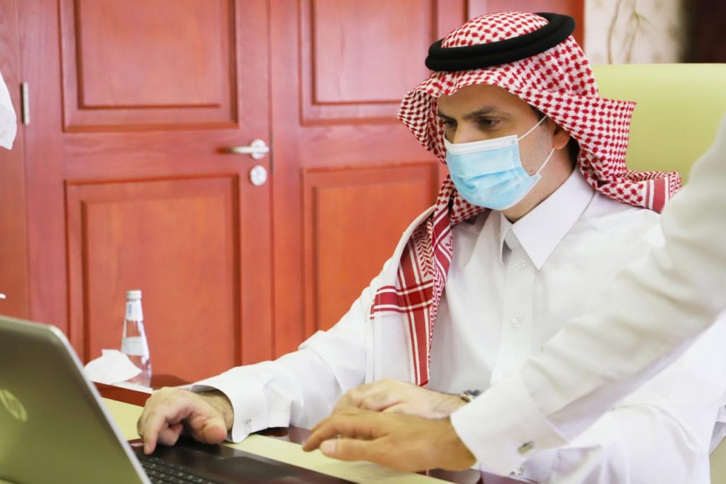 رئيس جامعة الجوف يدشن دورات تدريبية في مركز تنمية المهارات تهدف لتنمية قدرات طلبة الدراسات العليا البحثية