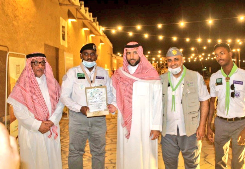 الفريق الكشفي بديوانية آل حسين يزور القرية التراثية بالدلم