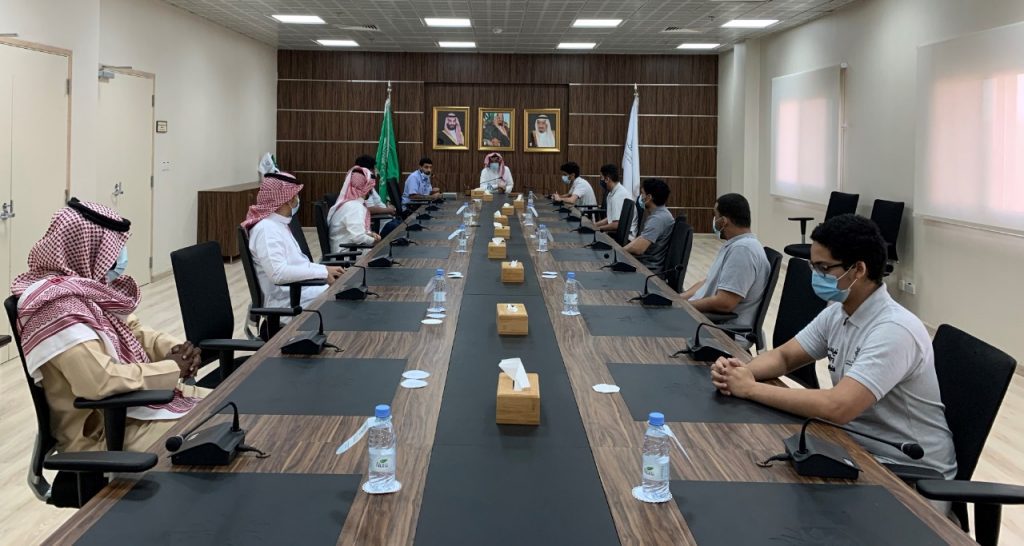 تقنية جدة تكرم متفوقيها