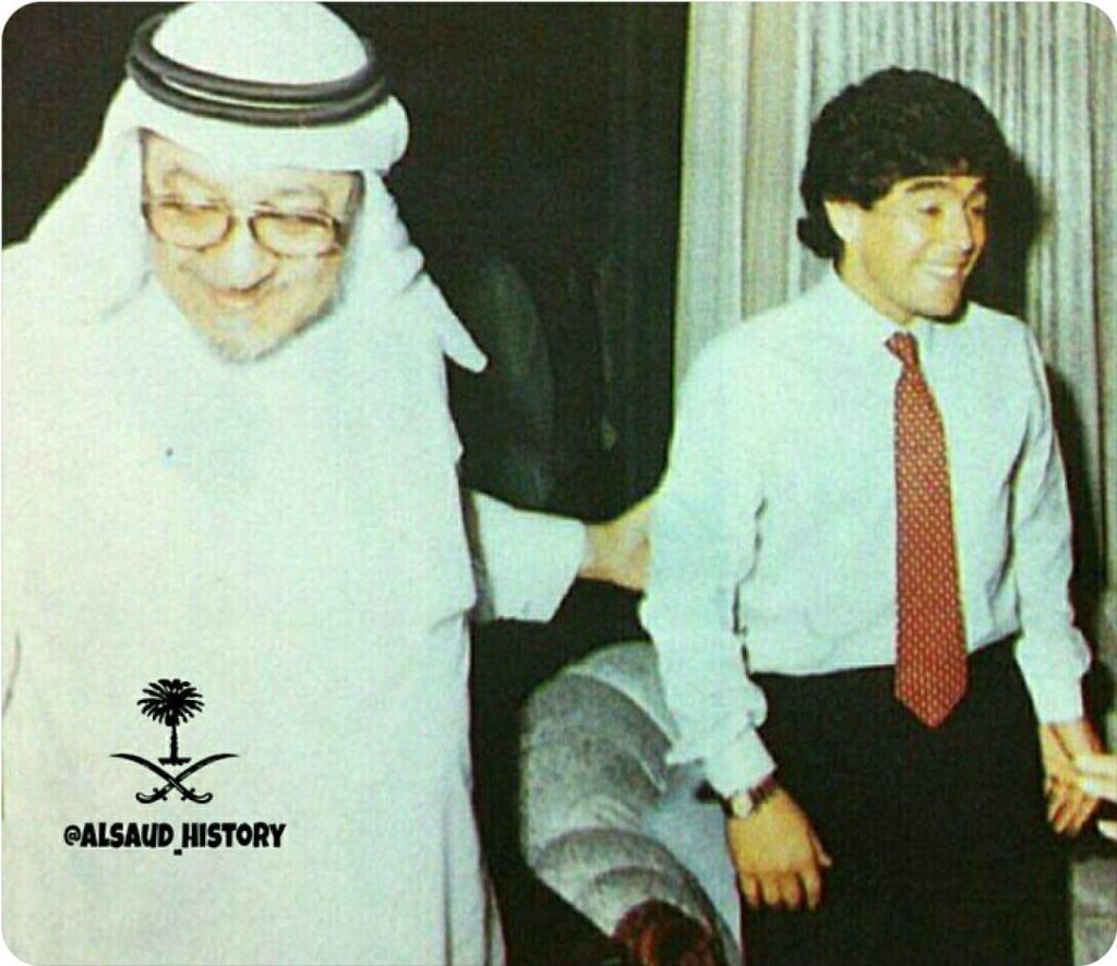 النادي الأهلي ينعى الأسطورة الكروية العالمية(مارادونا) النادي الأهلي ينعى الأسطورة الكروية العالمية(مارادونا)