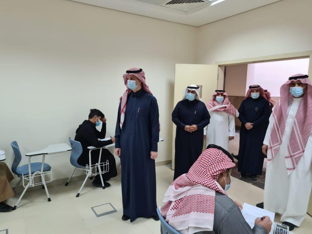 رئيس جامعة الجوف يتفقد سير الاختبارات النهائية للفصل الدراسي الأول لأكثر من 22000 من طلبة الجامعة