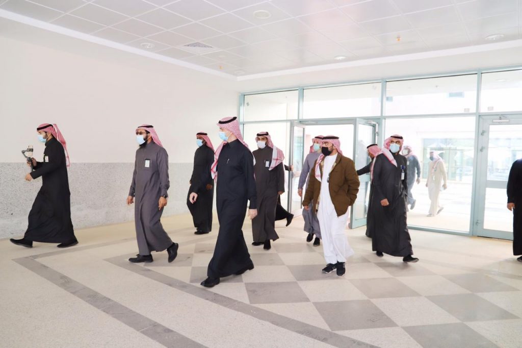 رئيس جامعة الجوف يتفقد مقر كلية الطب وكلية طب الأسنان بالمدينة الجامعية