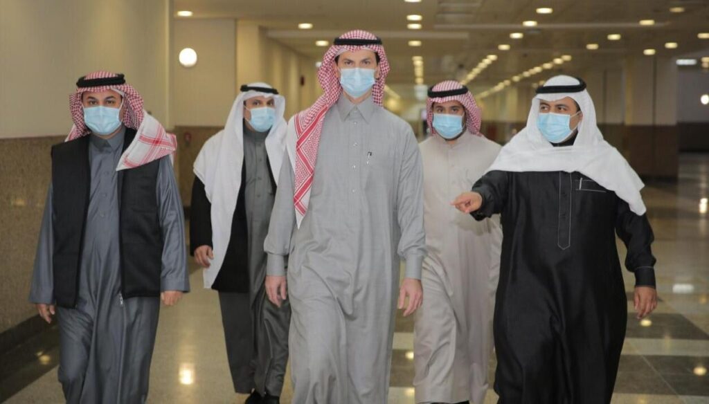 رئيس جامعة الجوف يتفقد مركز الاختبارات المحوسبة ويشيد بالتزام الجميع بالإجراءات الوقائية