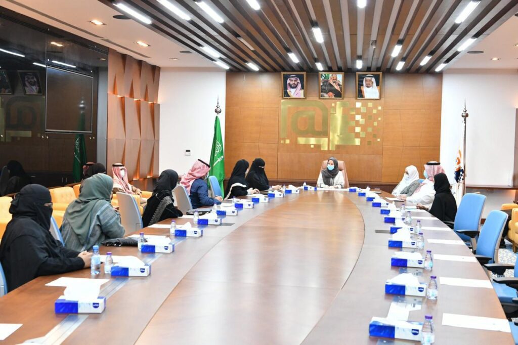 ‏رئيسة الجامعة السعودية الإلكترونية تلتقي رئيسة وعضوات جمعية نساء المستقبل
