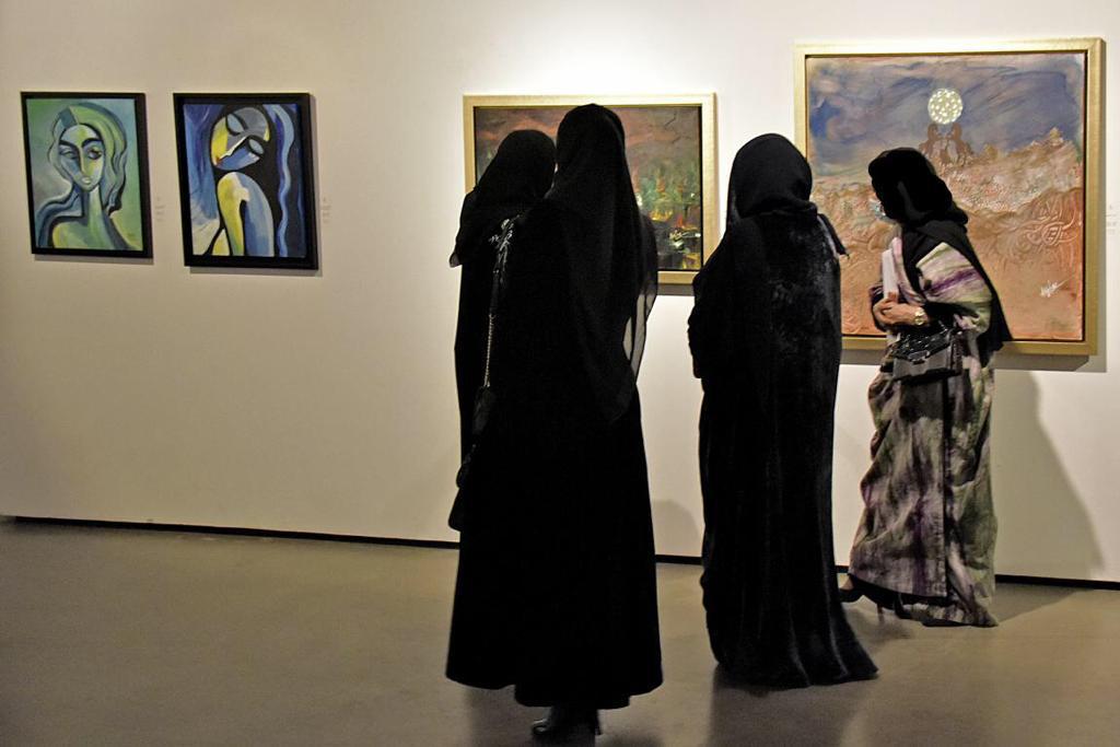 اختتام معرض “هن وهم نحن” بعرض لوحات تشكيلية بالرياض