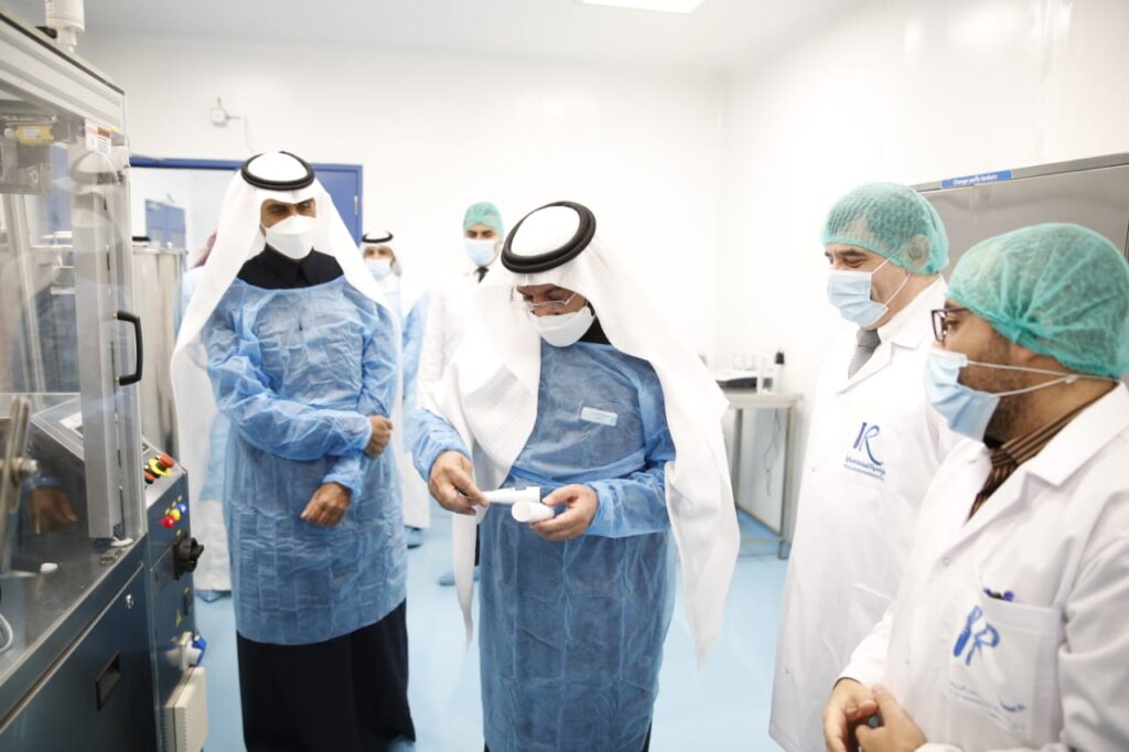 رئيس جامعة طيبة يزور مصنع “رازي المدينة للصناعات الدوائية” بالمدينة المنورة