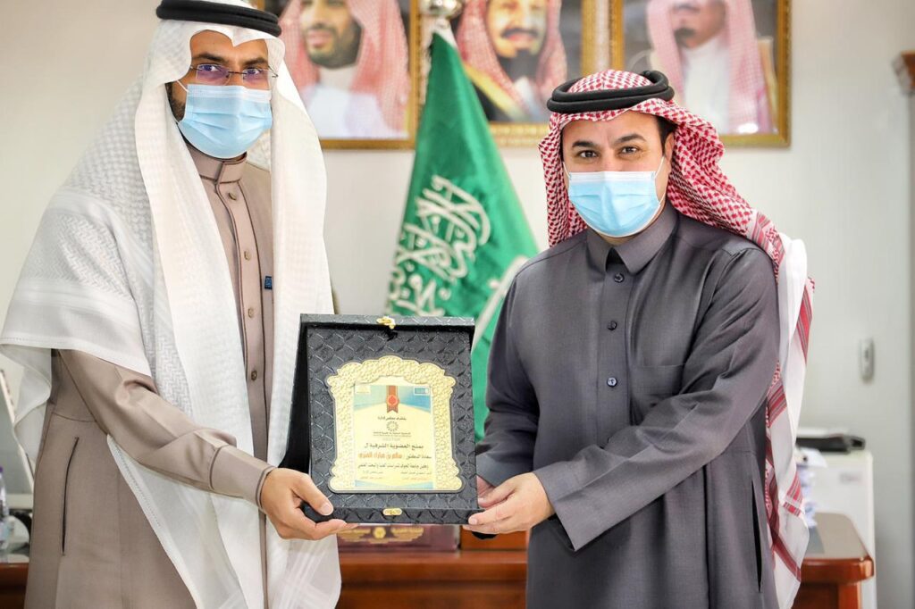 وكيل جامعة الجوف للدراسات العليا والبحث العلمي يتسلم العضوية الشرفية للجمعية السعودية للتربية الخاصة وكيل جامعة الجوف للدراسات العليا والبحث العلمي يتسلم العضوية الشرفية للجمعية السعودية للتربية الخاصة 