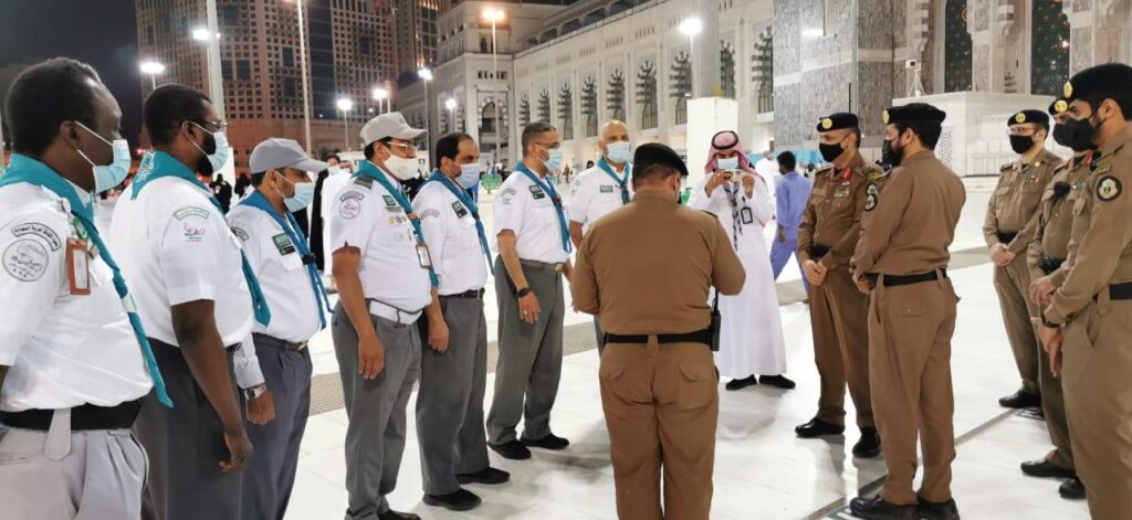 قادة كشافة تعليم مكة يقدمون 2700 ساعة تطوعية في خدمة ضيوف الرحمن بالمسجد الحرام
