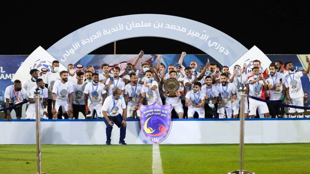 وزير الرياضة يتوج الحزم بلقب دوري الأمير محمد بن سلمان للدرجة الأولى