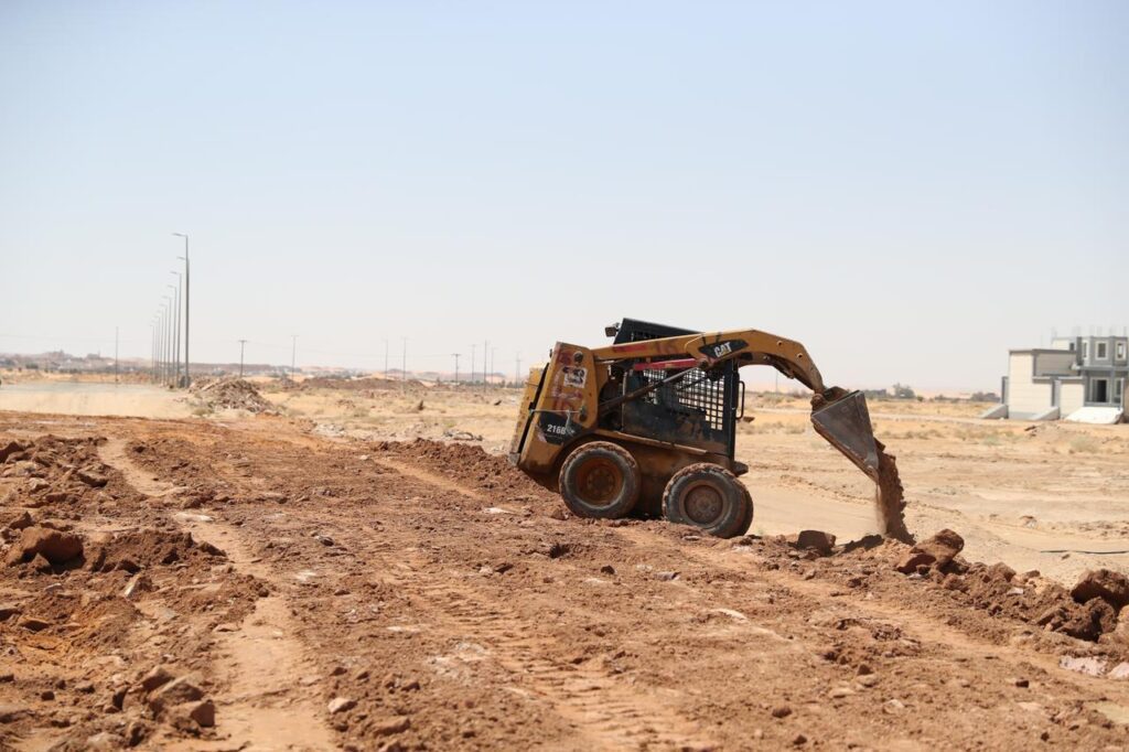 أمانة الجوف تواصل تنفيذ أعمال السفلتة بمخططات شرق اللقائط
