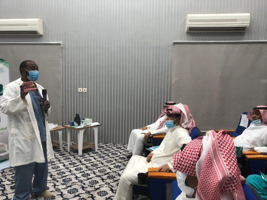 مكتب وزارة البيئة والمياه والزراعة يقيم محاضرة بعنوان “الصحة العالمية تحتفل باليوم العالمى للإمتناع عن التدخين 2021”