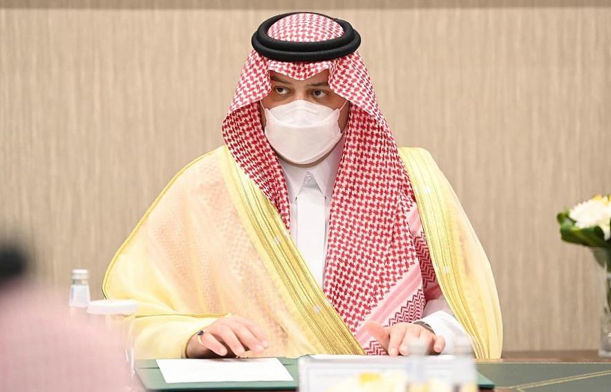 أمير الحدود الشمالية يرأس اجتماعاً لبحث أسباب انقطاع الكهرباء عن محافظة رفحاء