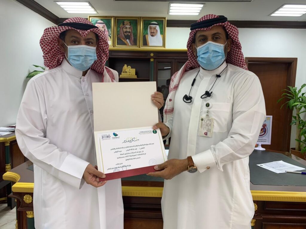 مدير مكتب وزارة الزراعة بحفرالباطن يكرم ممثلي وسائل الإعلام بالمحافظة مدير مكتب وزارة الزراعة بحفرالباطن يكرم ممثلي وسائل الإعلام بالمحافظة